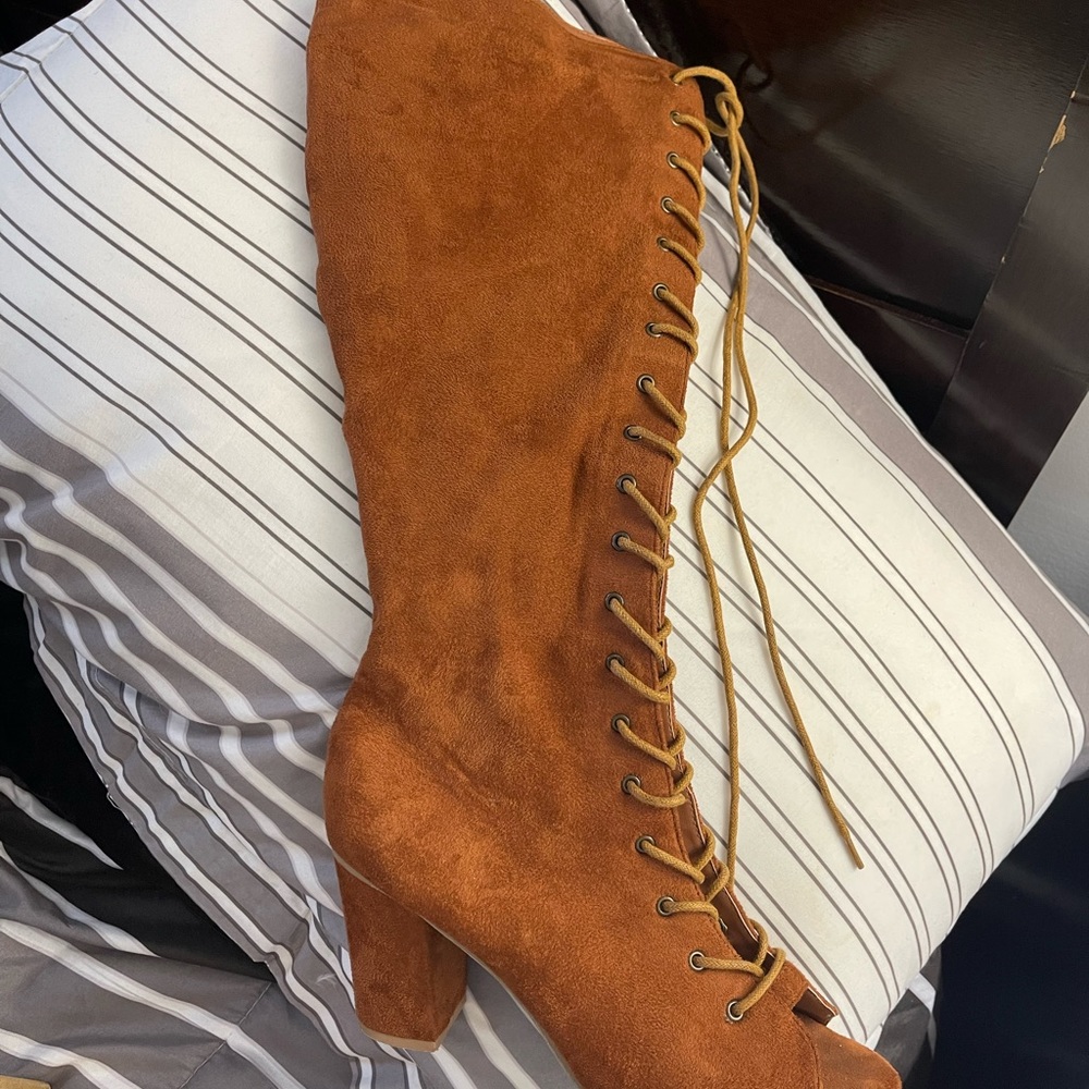 Fashionnova boots only worn 3 times in great condition